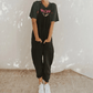 Minimalistisk jumpsuit med lommer og V-hals
