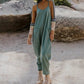 Minimalistisk jumpsuit med lommer og V-hals